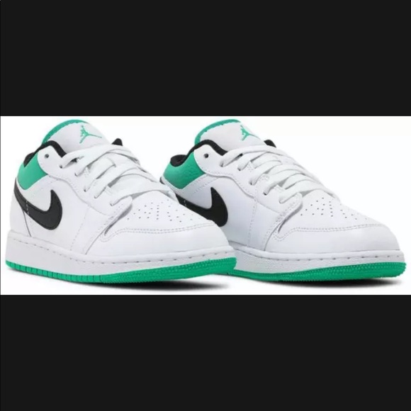 Jordan Other - Nike Air Jordan 1 low “Lucky Green”